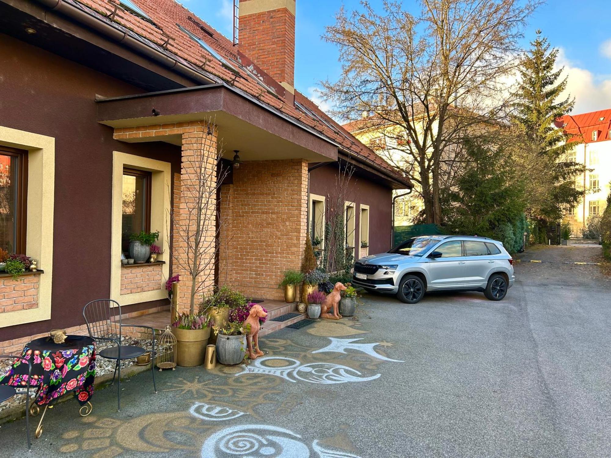 Art Pension Dans Le Parc Banska Bystrica Exterior photo